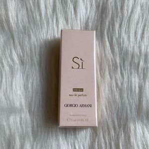 Giorgio Armani Sì Intense Eau de Parfum in Elegant Pink